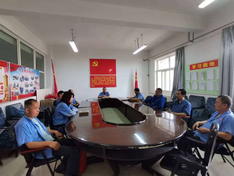 運(yùn)輸采供黨支部召開(kāi)黨員大會(huì)，組織主題教育集中學(xué)習(xí)。